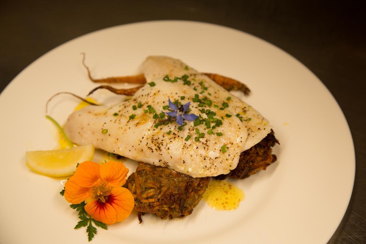 Church Hill Boutique & Restaurant Half-moon Bay